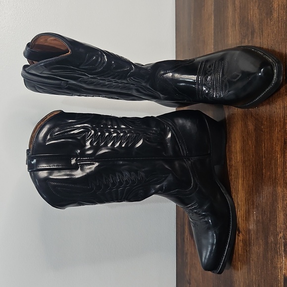 Elegant Black Western Boots - Picture 4 of 16